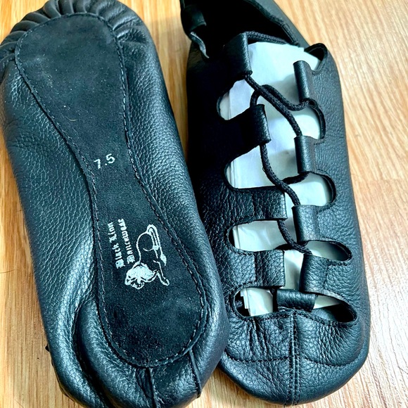Irish Dance Soft Shoes (Ghillies) - Picture 1 of 9